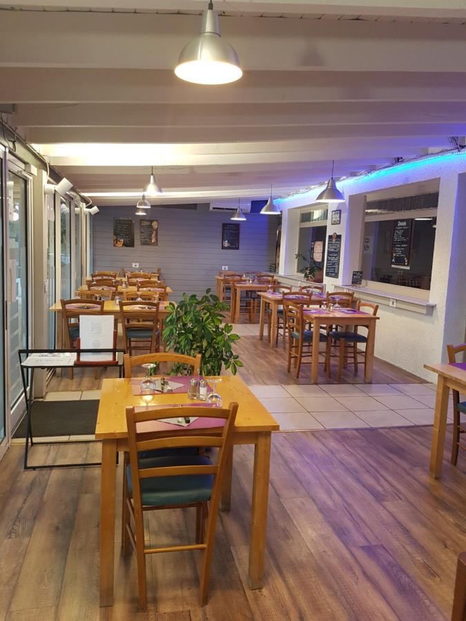 Le Sporting Beaumont-sur-Leze Exterior foto